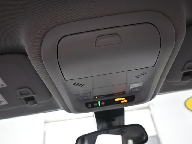 Used 2023 GMC Terrain SLE w/ Driver Convenience Package image 12