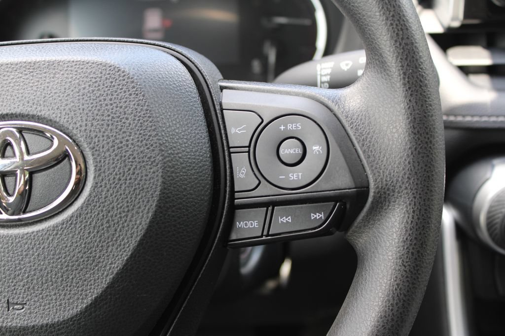 Used 2023 Toyota RAV4 LE AWD/4WD image 19