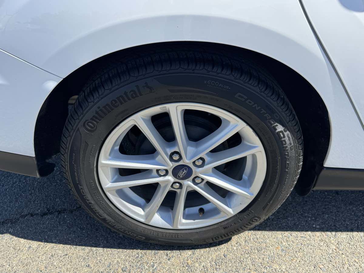 Used 2017 Ford Focus SE FWD image 33