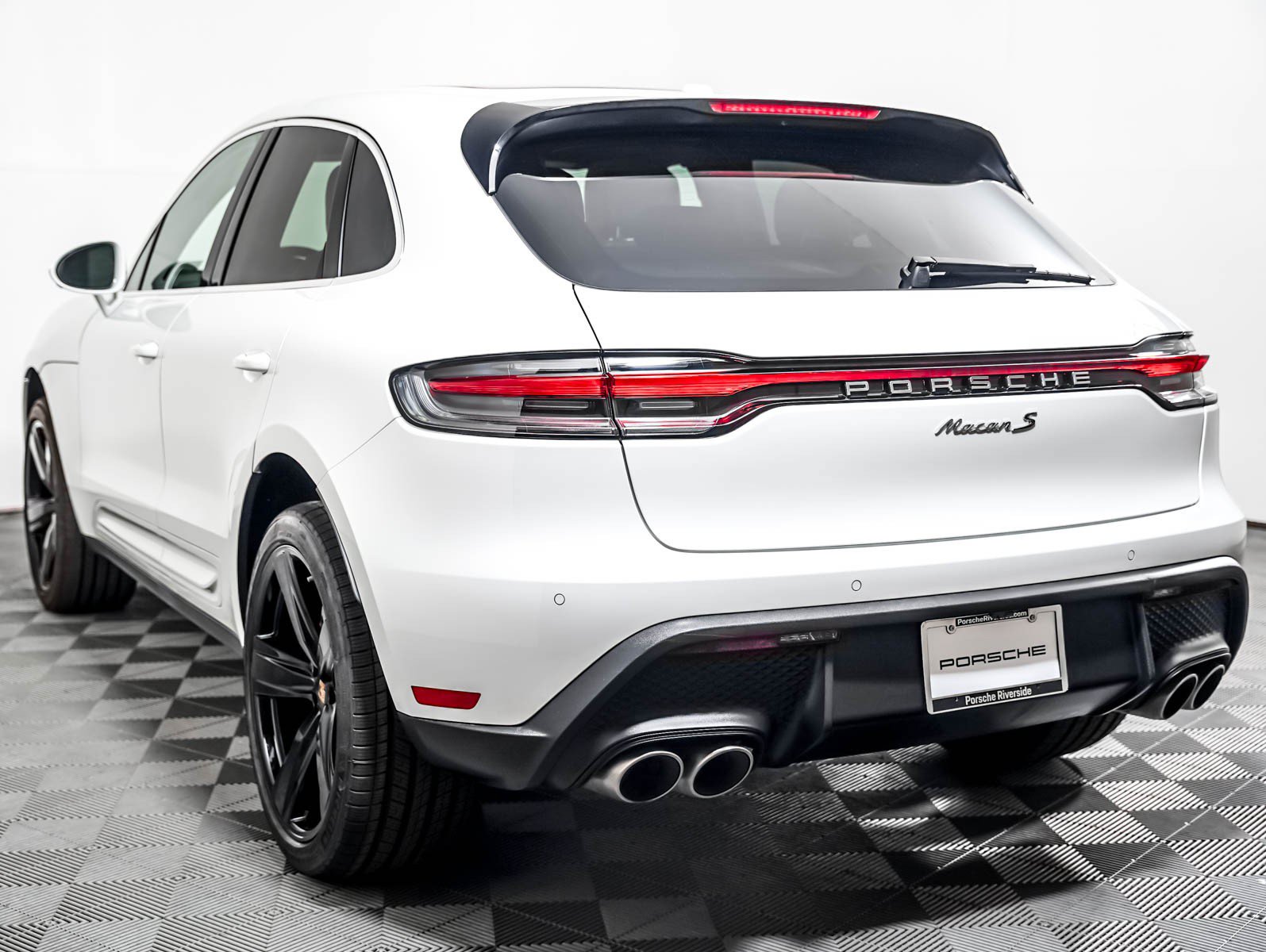 Certified 2025 Porsche Macan S AWD/4WD image 3