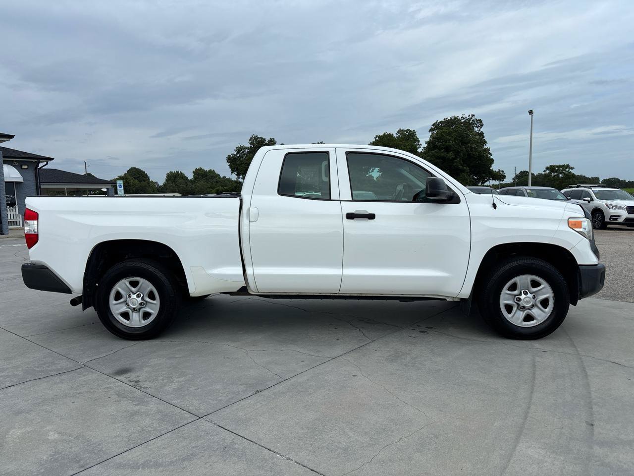 Used 2016 Toyota Tundra SR w/ Tow Package RWD image 3