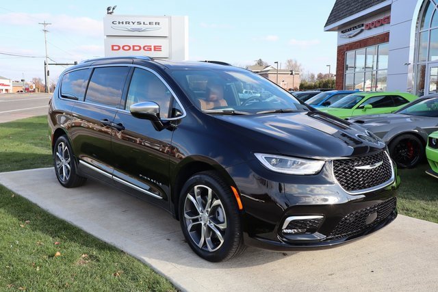 New 2026 Chrysler Pacifica Pinnacle w/ Trailer Tow Group image 3