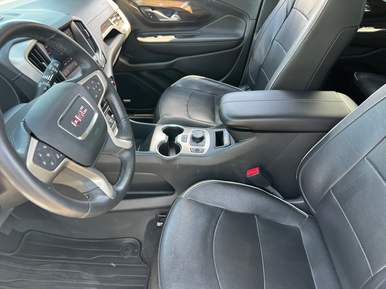 Used 2020 GMC Terrain Denali w/ Denali Premium Package FWD image 14