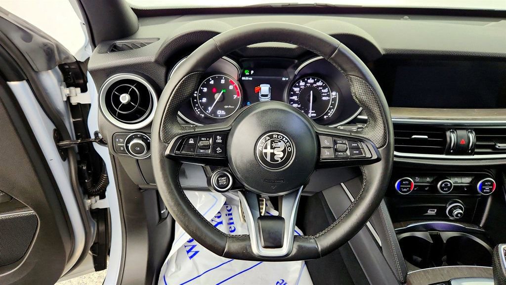 Used 2022 Alfa Romeo Stelvio Ti AWD/4WD image 14