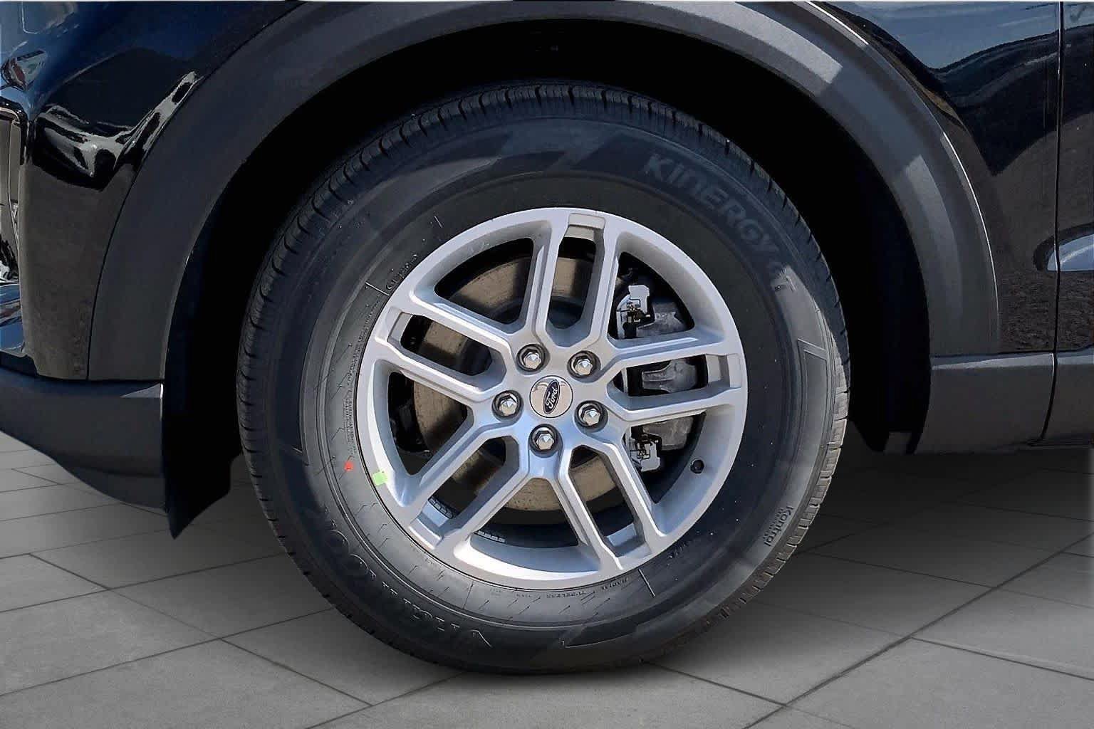 New 2026 Ford Explorer Active w/ Active Comfort Package RWD image 12
