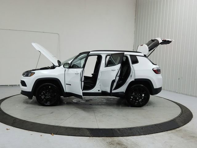 New 2026 Jeep Compass Latitude image 12