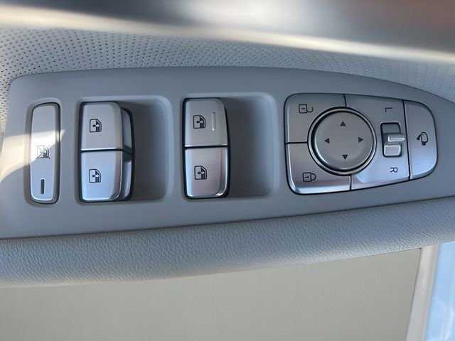 Used 2022 Genesis G70 3.3T w/ Sport Advanced Package image 12