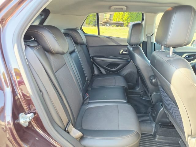 Used 2021 Chevrolet Trax LT w/ LT Convenience Package FWD image 14