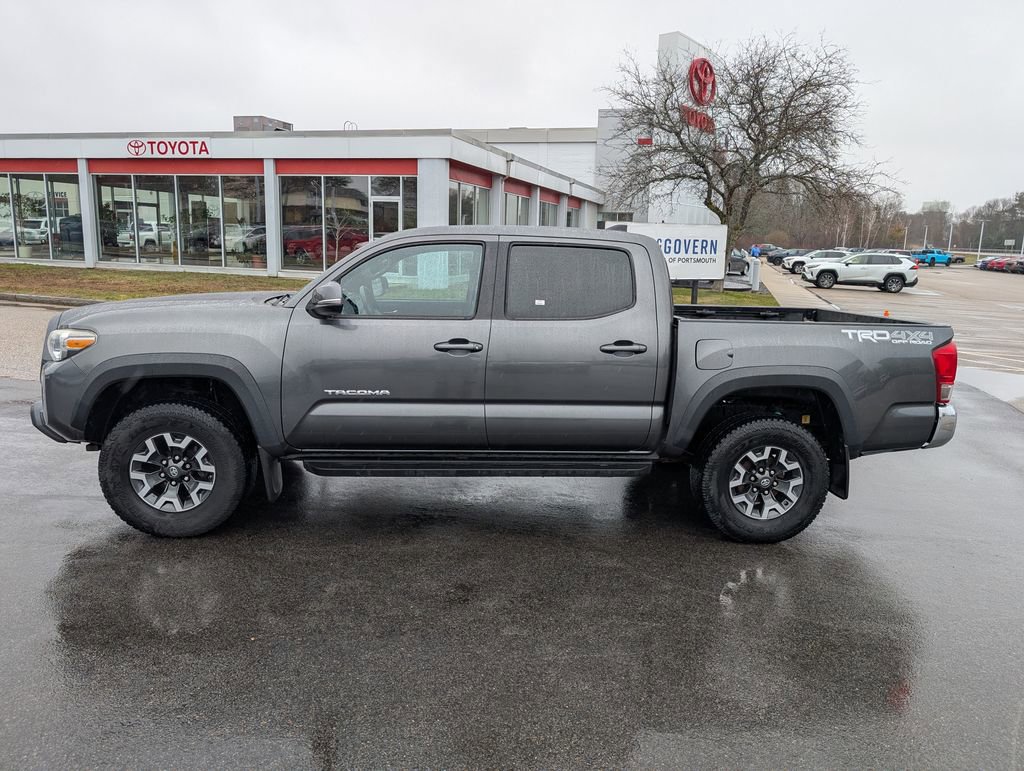 Used 2016 Toyota Tacoma TRD Off-Road w/ Towing Package image 2