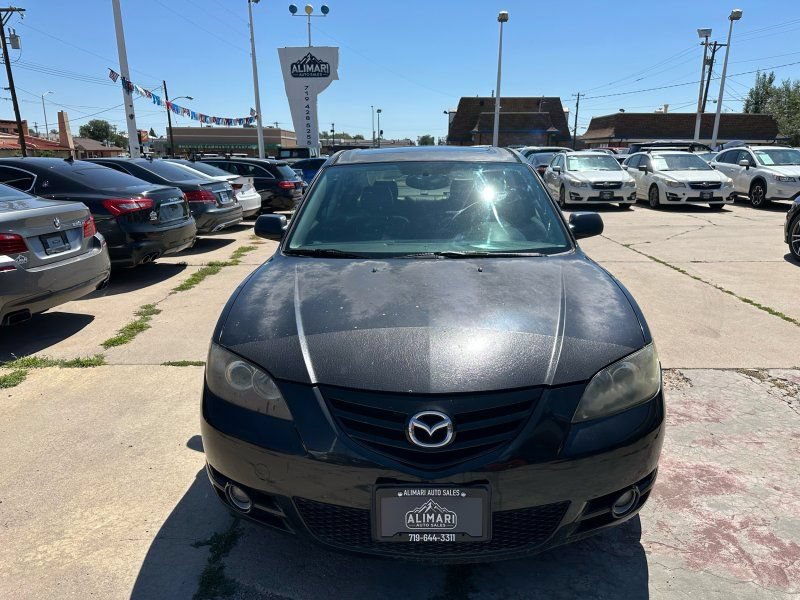 Used 2005 MAZDA MAZDA3 s w/ Moonroof & 6-CD Pkg FWD image 2