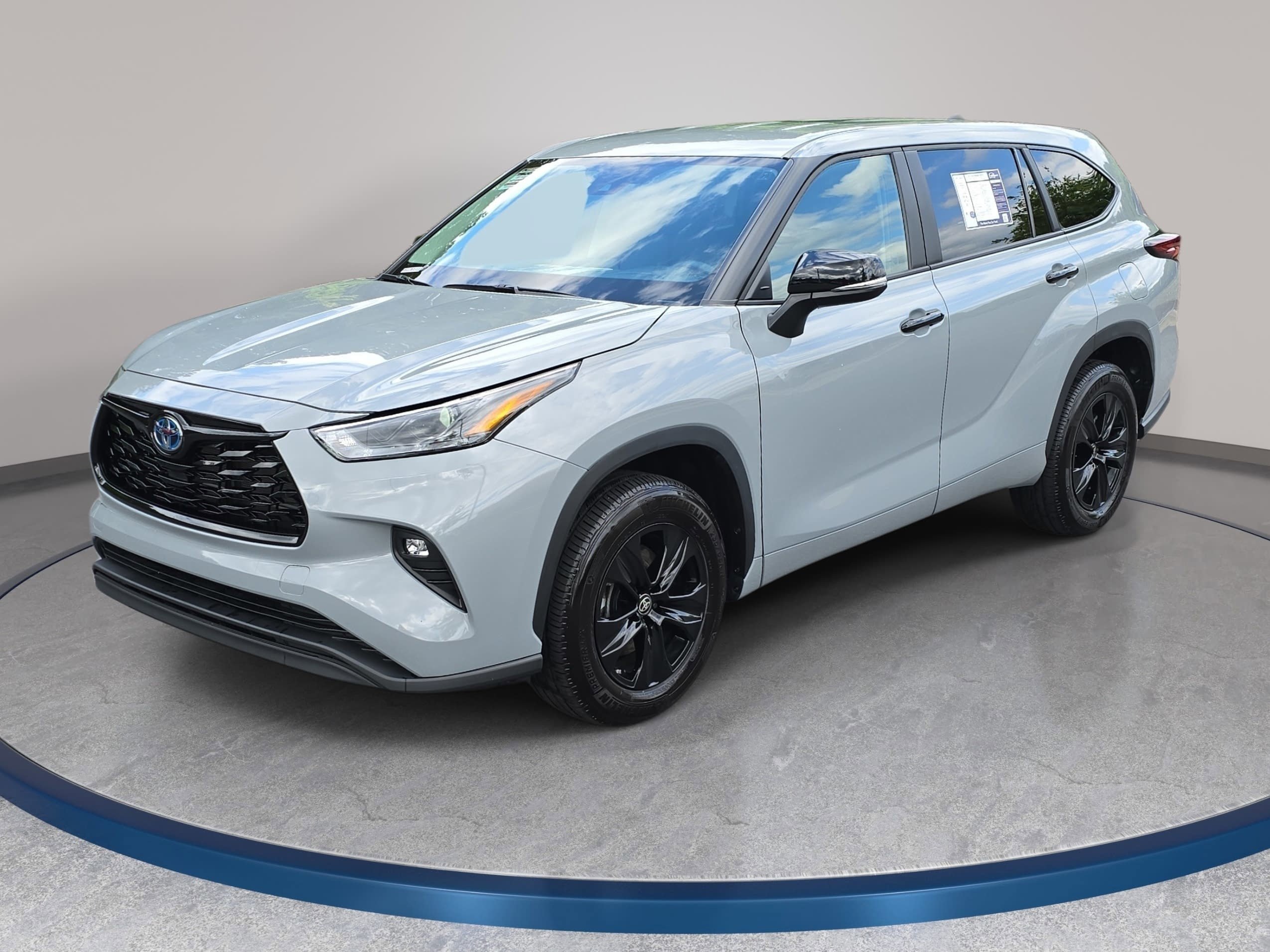 Used 2024 Toyota Highlander LE