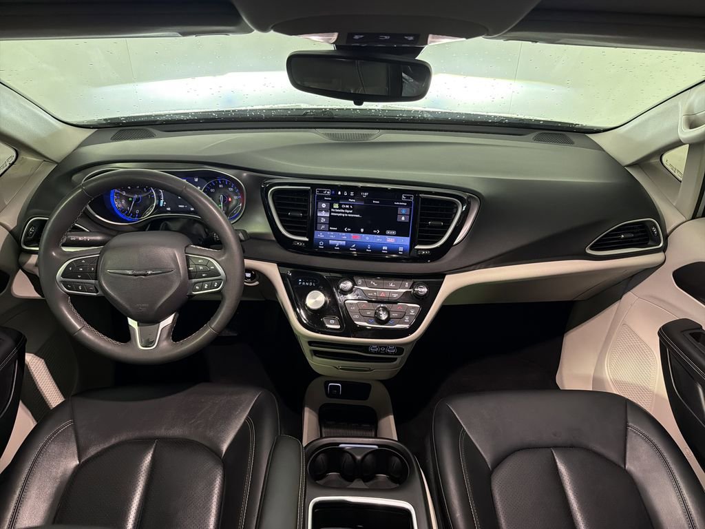 Used 2024 Chrysler Pacifica Touring-L image 29