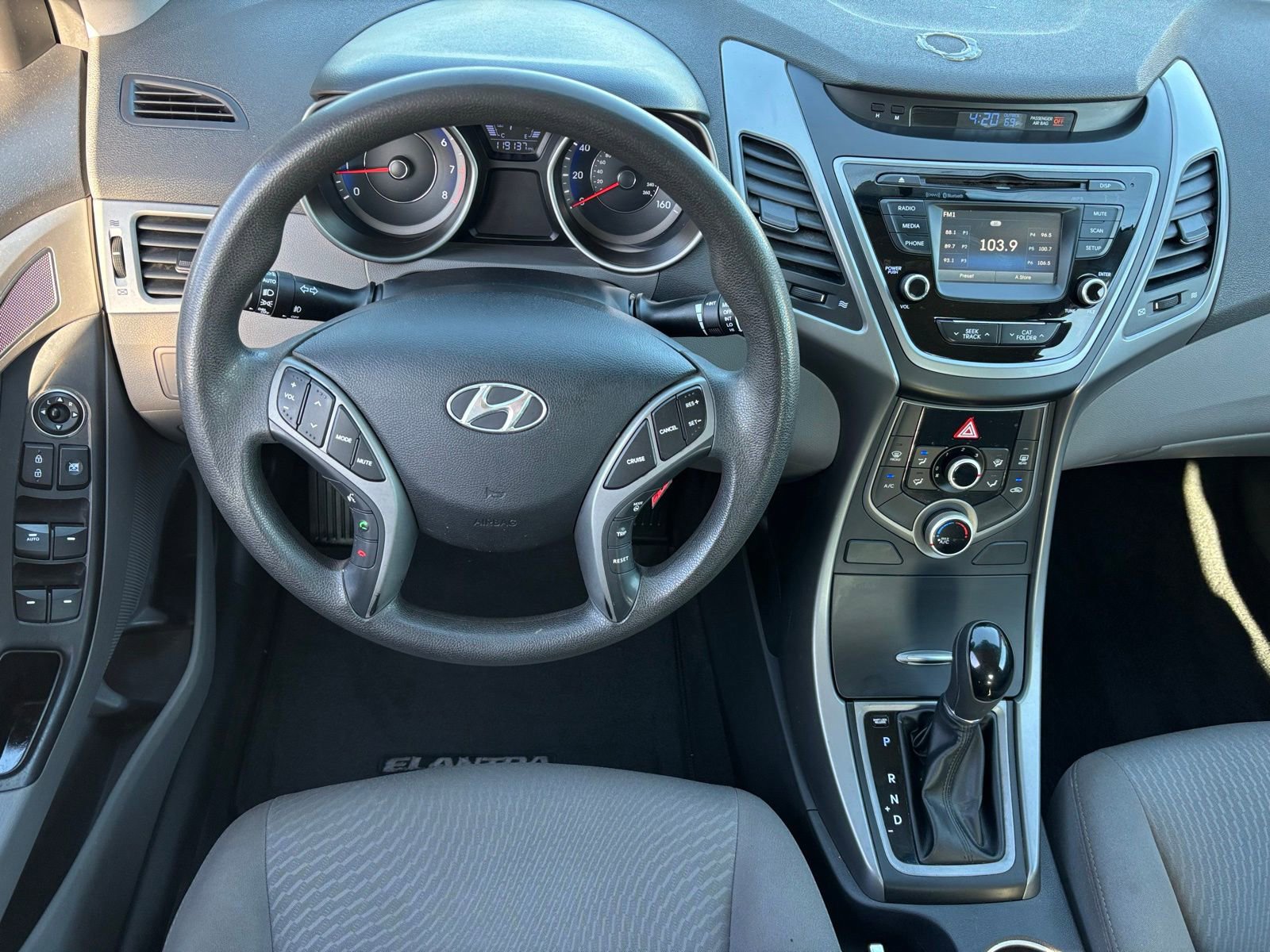Used 2015 Hyundai Elantra SE w/ Option Group 02 FWD image 16