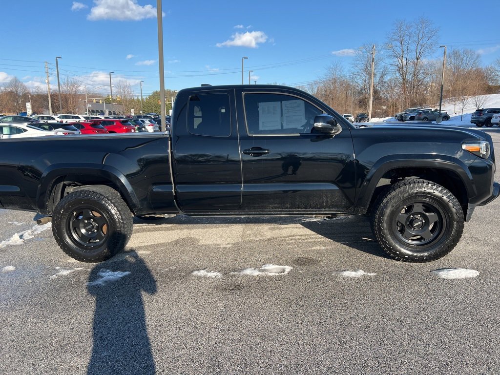 Used 2020 Toyota Tacoma TRD Sport image 2