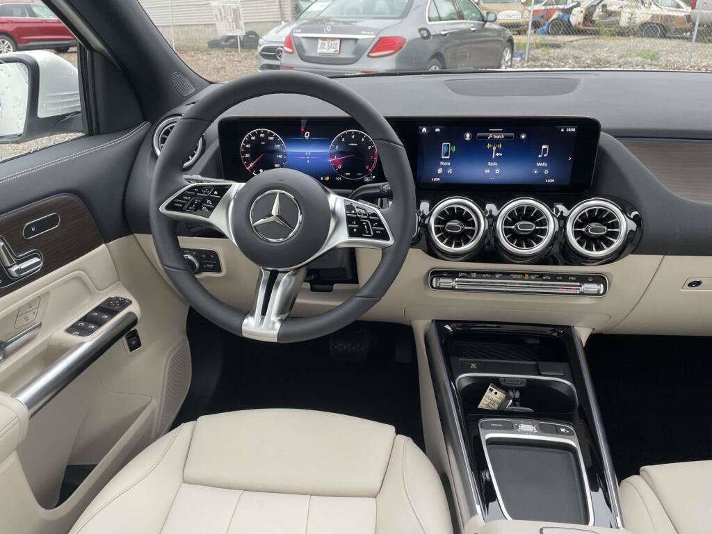 New 2026 Mercedes-Benz GLA 250 4MATIC image 2