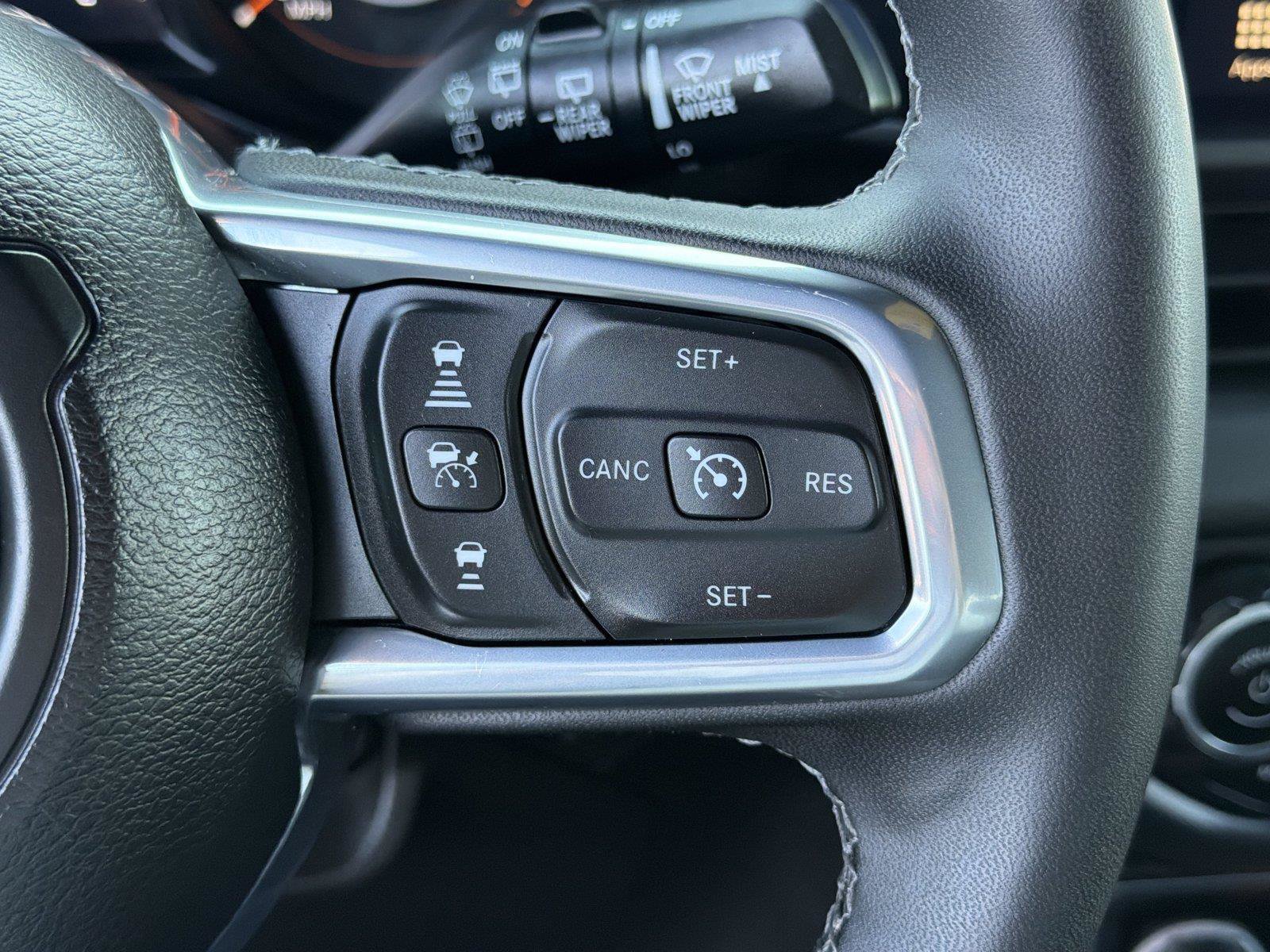 Used 2025 Jeep Wrangler Unlimited Sahara AWD/4WD image 24