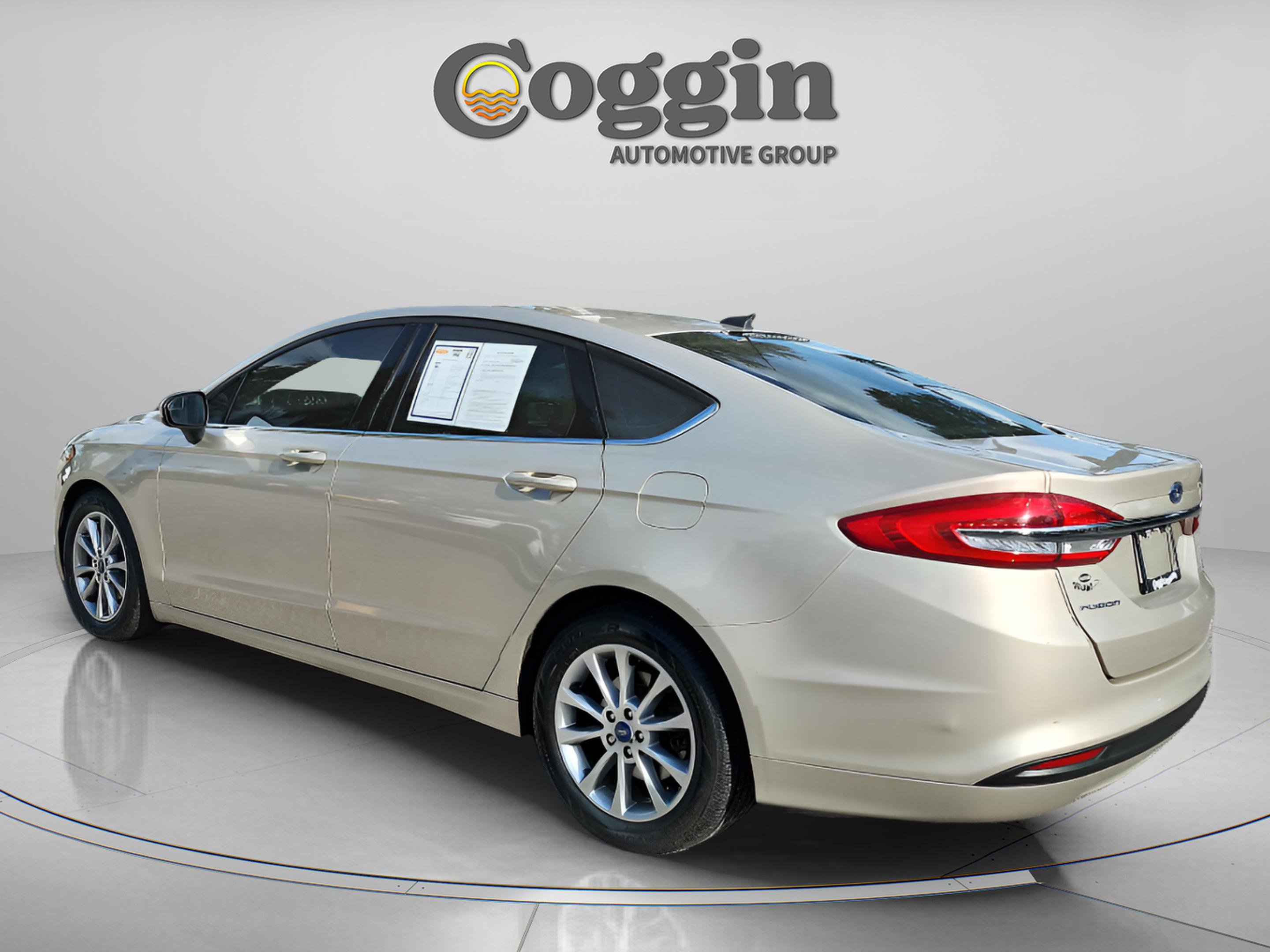 Used 2017 Ford Fusion SE image 3