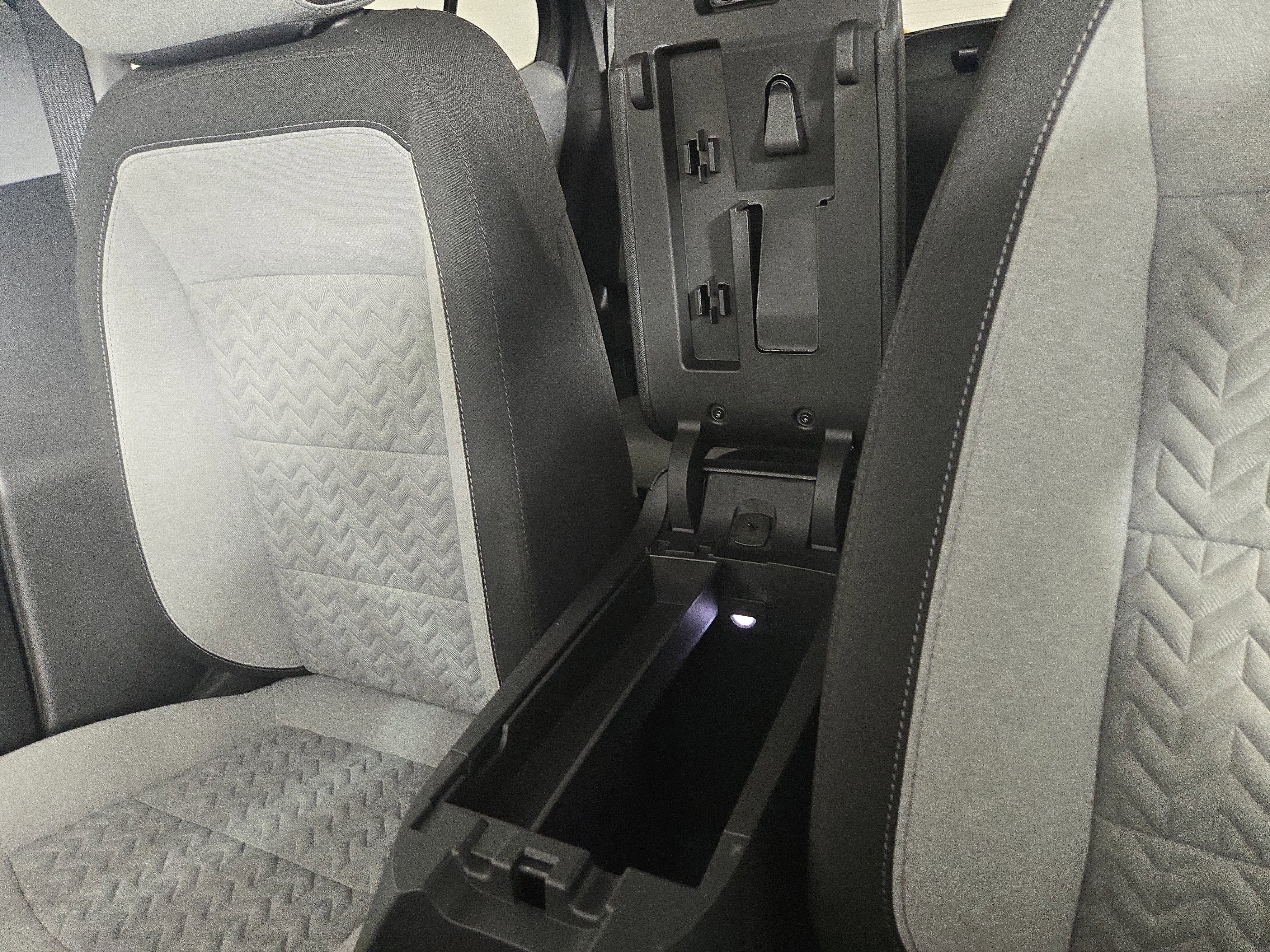 Used 2022 Chevrolet Equinox LS w/ LS Convenience Package image 26