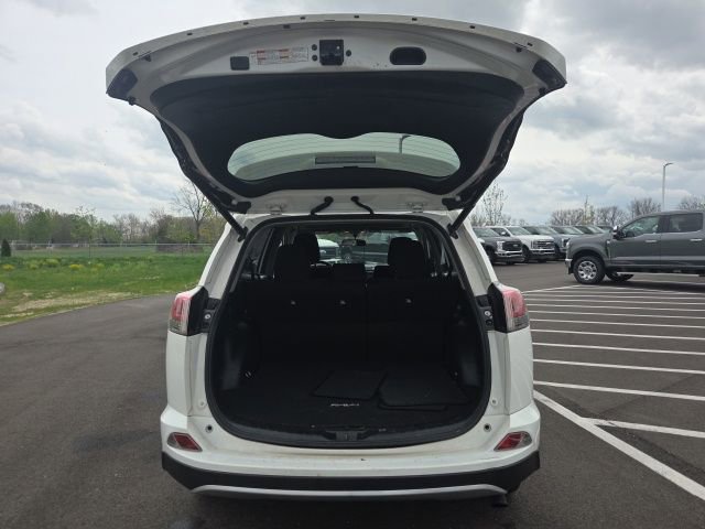 Used 2016 Toyota RAV4 XLE AWD/4WD image 10