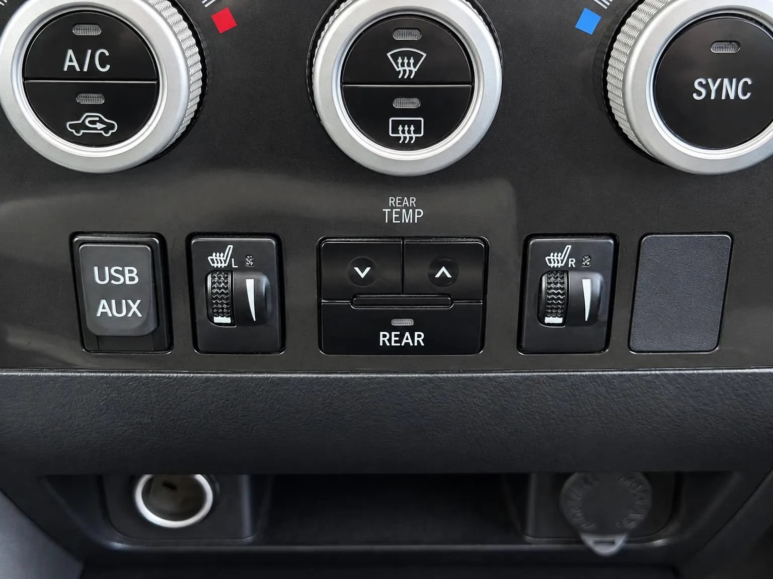 Used 2016 Toyota Sequoia SR5 w/ Premium Package AWD/4WD image 35