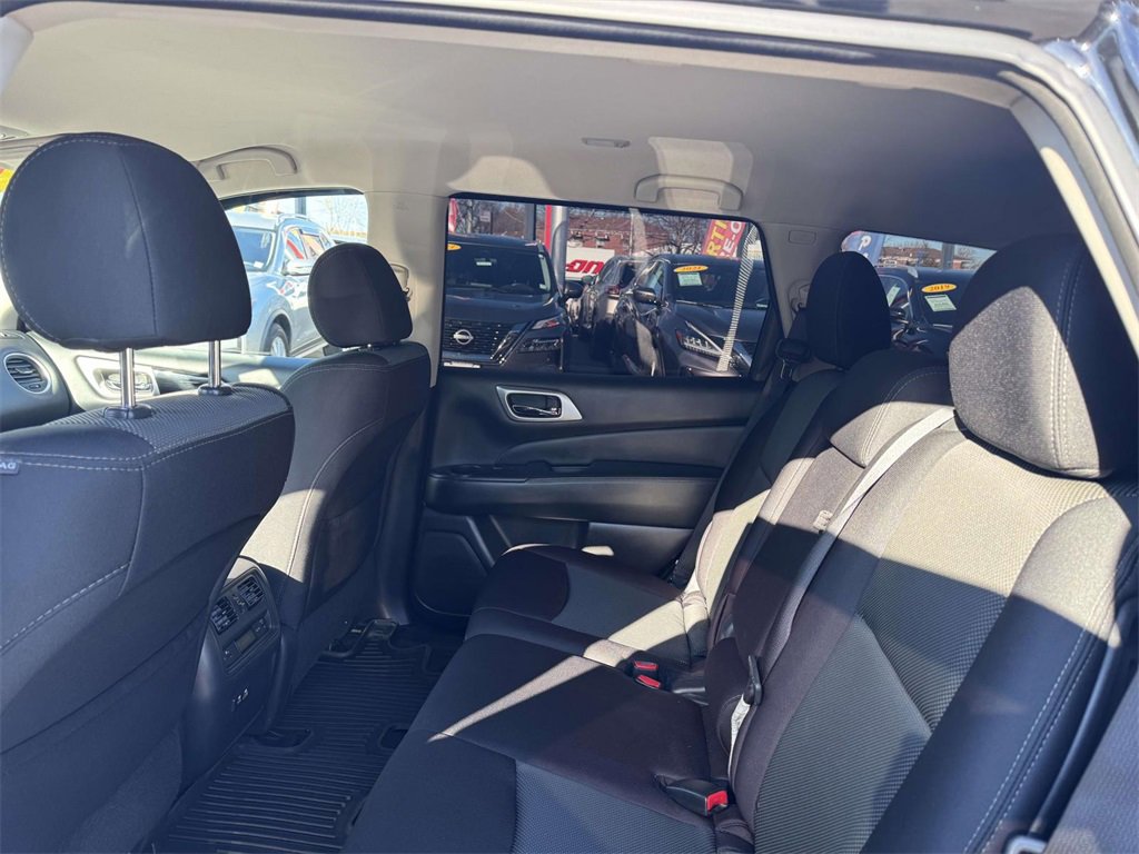 Used 2019 Nissan Pathfinder SV image 11