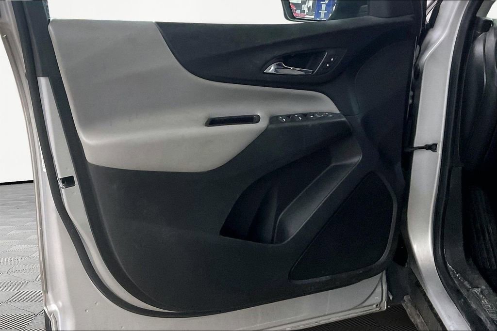 Used 2020 Chevrolet Equinox LS w/ LS Convenience Package image 22