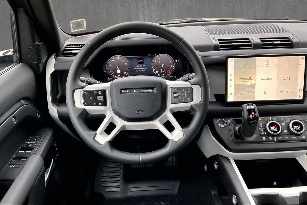 Used 2025 Land Rover Defender 130 X-Dynamic SE AWD/4WD image 8