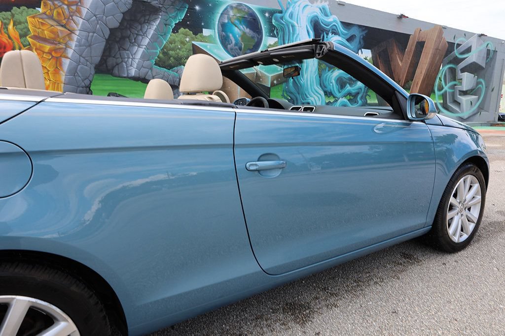 Used 2008 Volkswagen Eos 2.0T FWD image 23