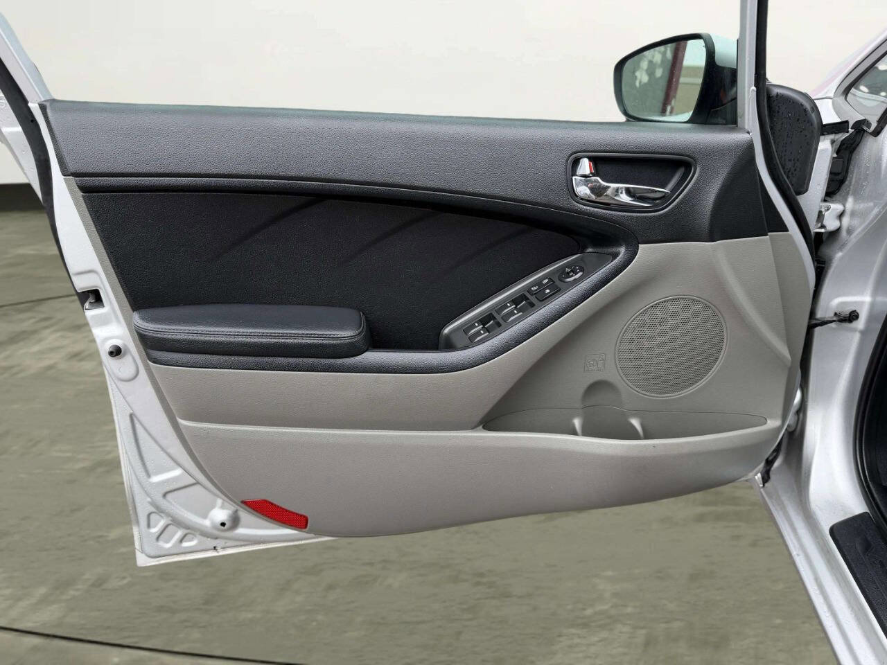 Used 2015 Kia Forte LX w/ Popular Package image 9