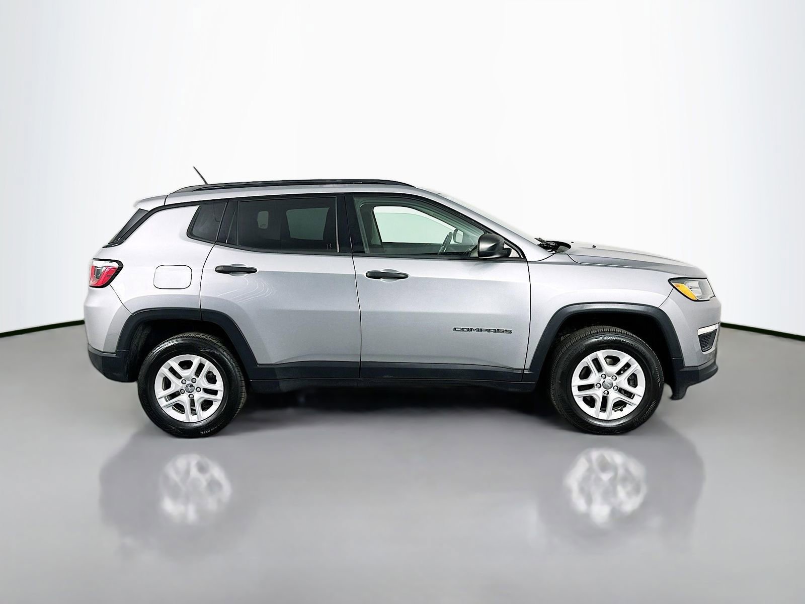 Used 2017 Jeep Compass Sport w/ Cold Weather Group image 9
