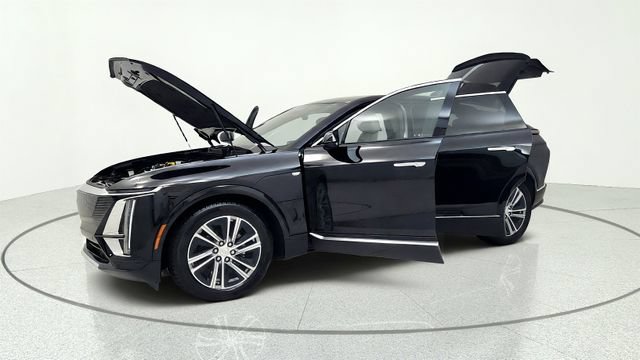 Used 2025 Cadillac Lyriq Luxury AWD/4WD image 14