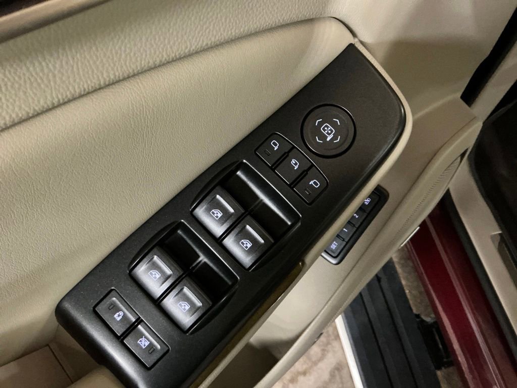 Used 2017 GMC Yukon Denali w/ Enhanced Security Package image 12