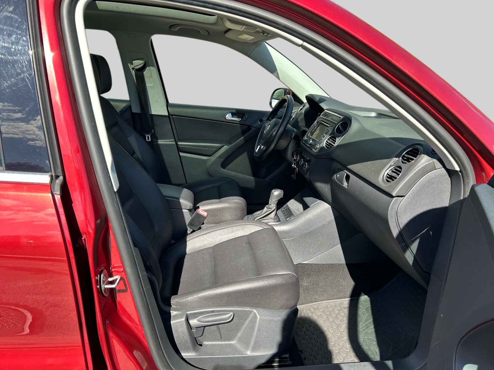 Used 2012 Volkswagen Tiguan S AWD/4WD image 16