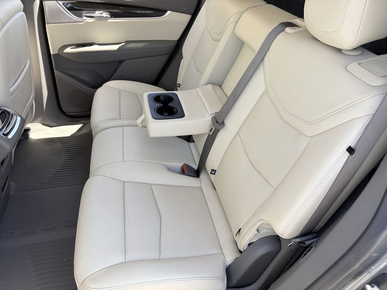 Used 2020 Cadillac XT6 Premium Luxury FWD image 16