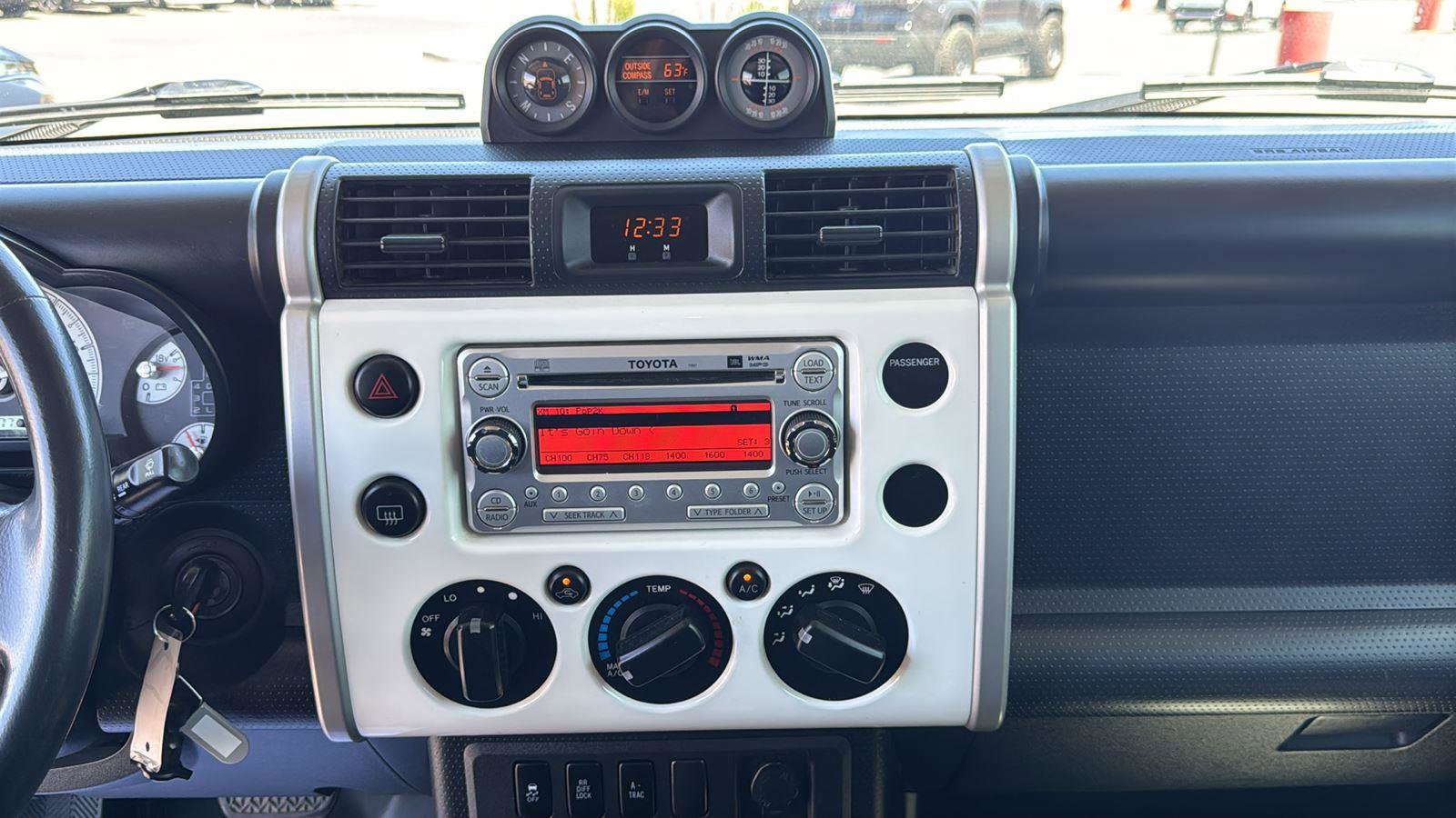 Used 2014 Toyota FJ Cruiser 4WD w/ Upgrade Package image 23