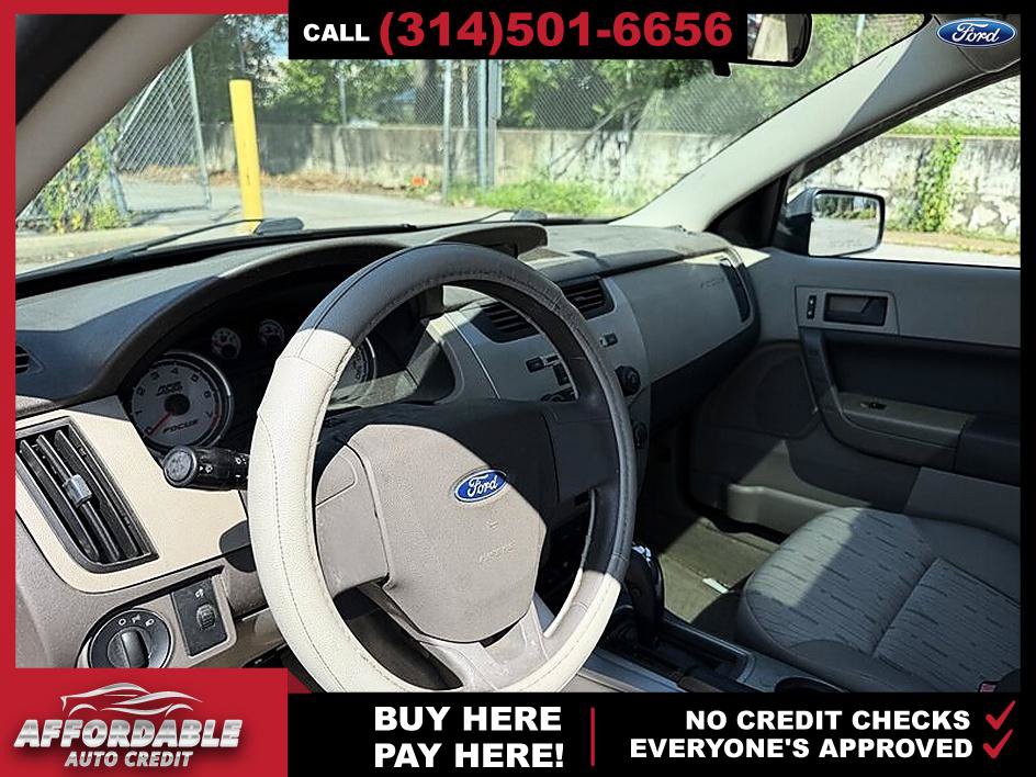 Used 2010 Ford Focus SE FWD image 6