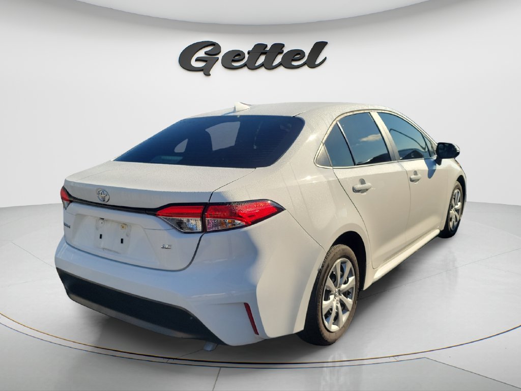 Used 2025 Toyota Corolla LE FWD image 3