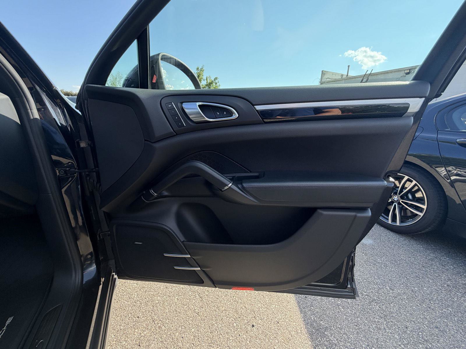 Used 2014 Porsche Cayenne S AWD/4WD image 34