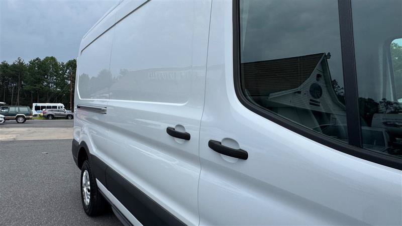 Used 2023 Ford E-Transit Medium Roof RWD image 23