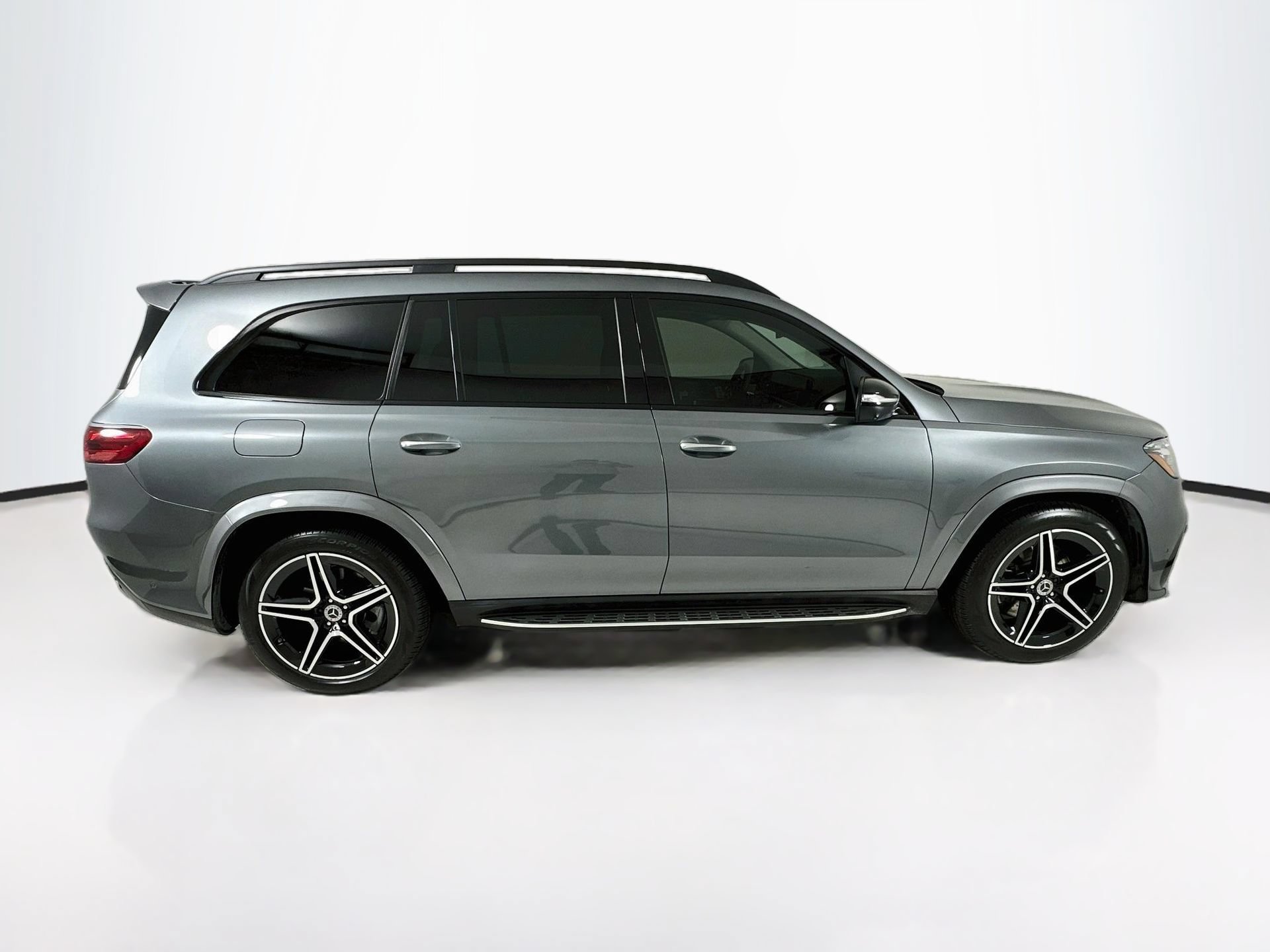 Used 2024 Mercedes-Benz GLS 450 4MATIC image 9