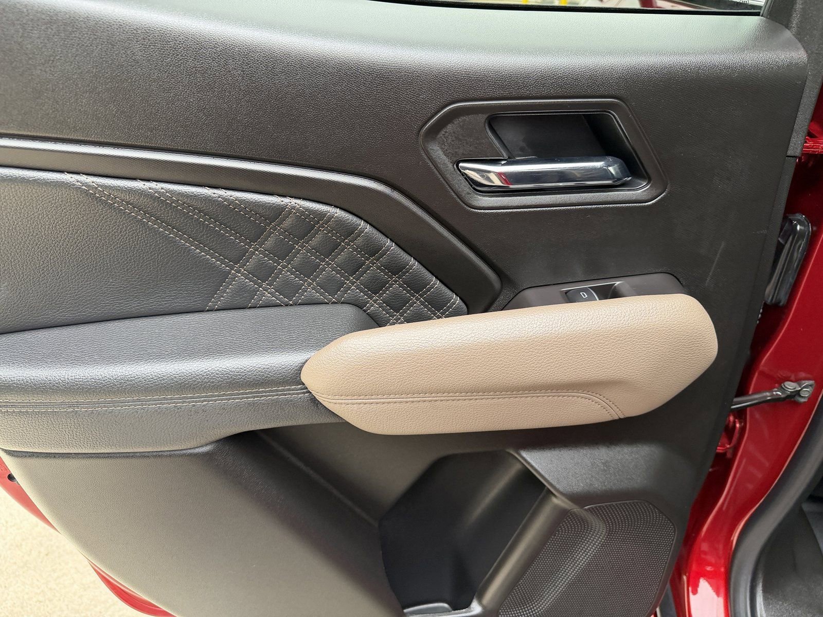 Used 2025 GMC Canyon Denali image 23