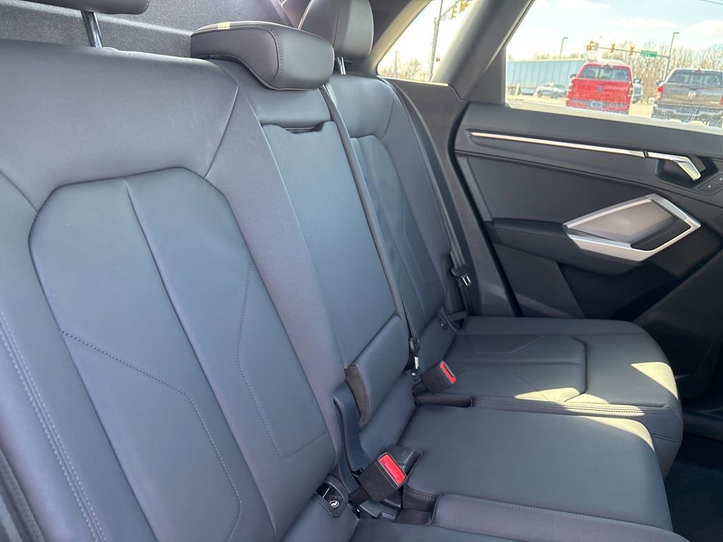 Used 2025 Audi Q3 2.0T Premium image 37