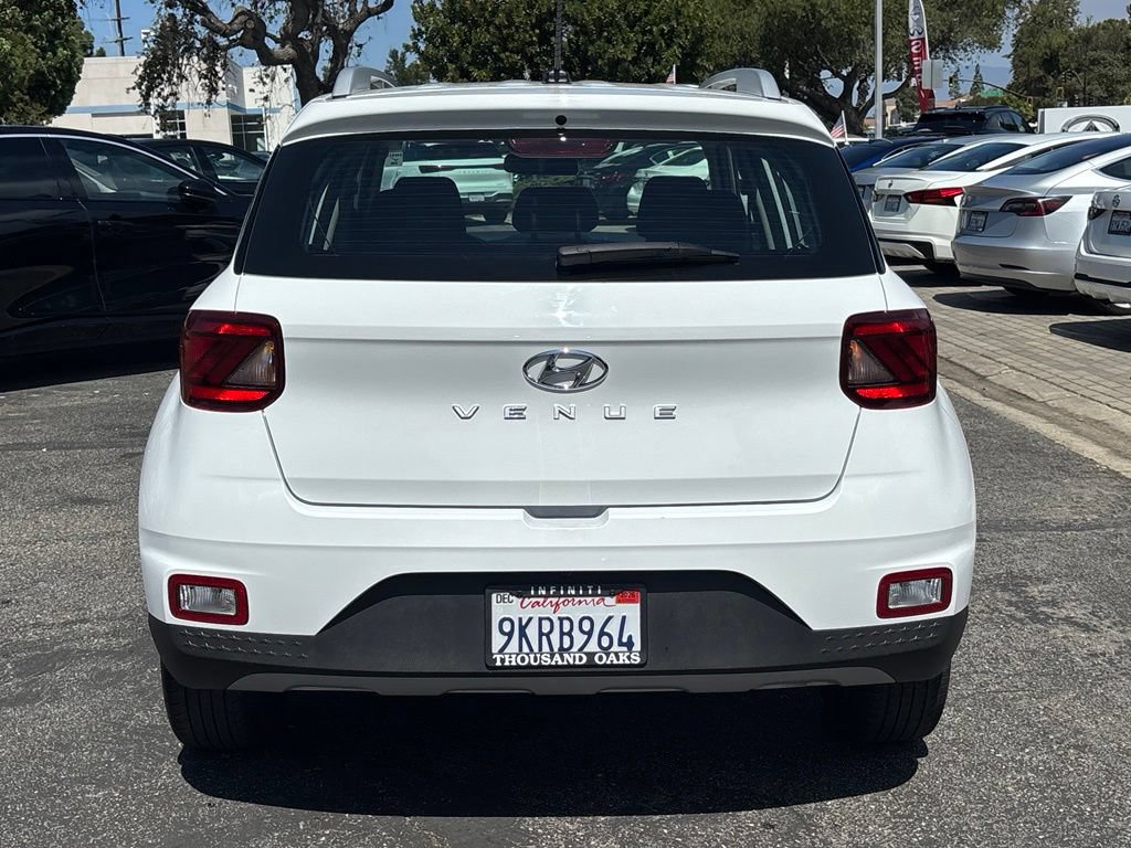 Used 2024 Hyundai Venue SEL FWD image 4