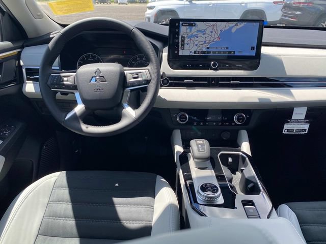 New 2025 Mitsubishi Outlander AWD image 8