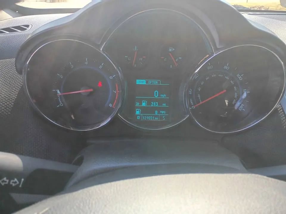 Used 2014 Chevrolet Cruze LT w/ Sun, Sound and Sport Package FWD image 5