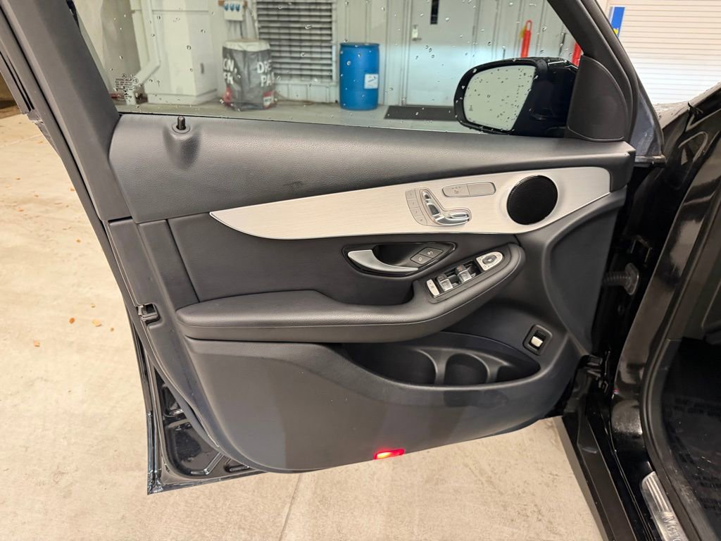 Used 2022 Mercedes-Benz GLC 300 4MATIC image 13