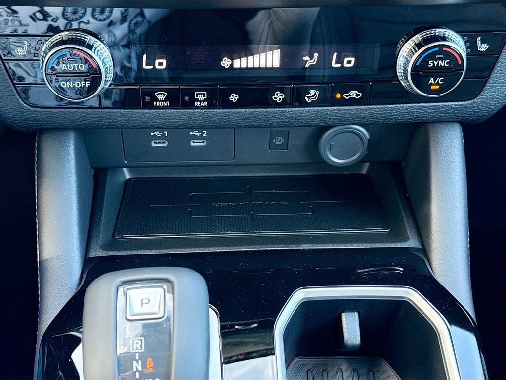 New 2025 Mitsubishi Outlander SE image 16