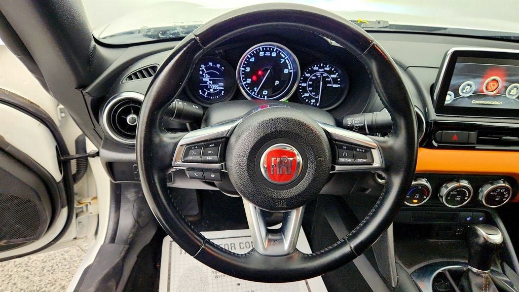 Used 2018 FIAT 124 Spider Lusso w/ Navigation & Sound Group RWD image 14