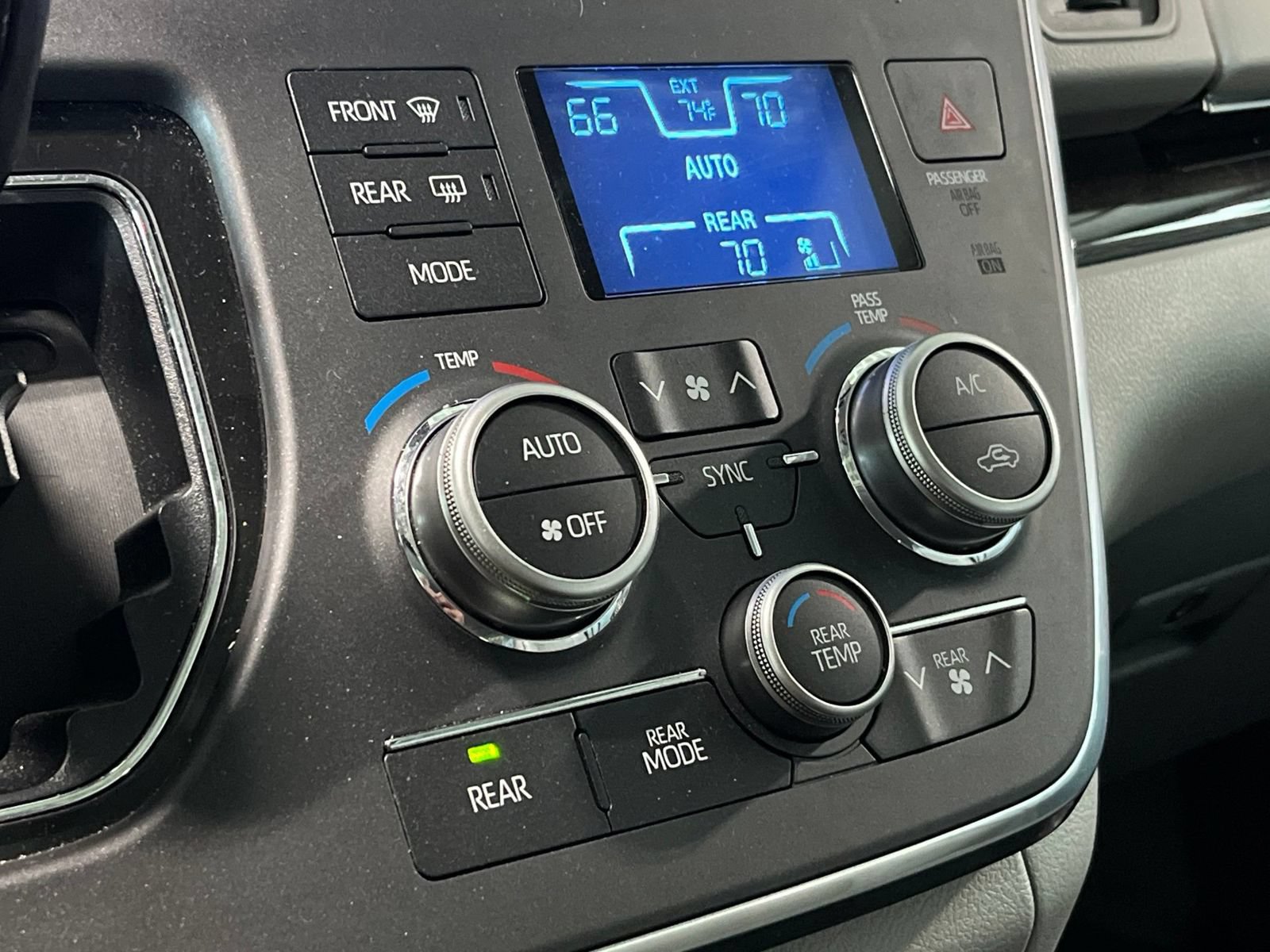 Used 2019 Toyota Sienna XLE w/ XLE Navigation Package FWD image 24