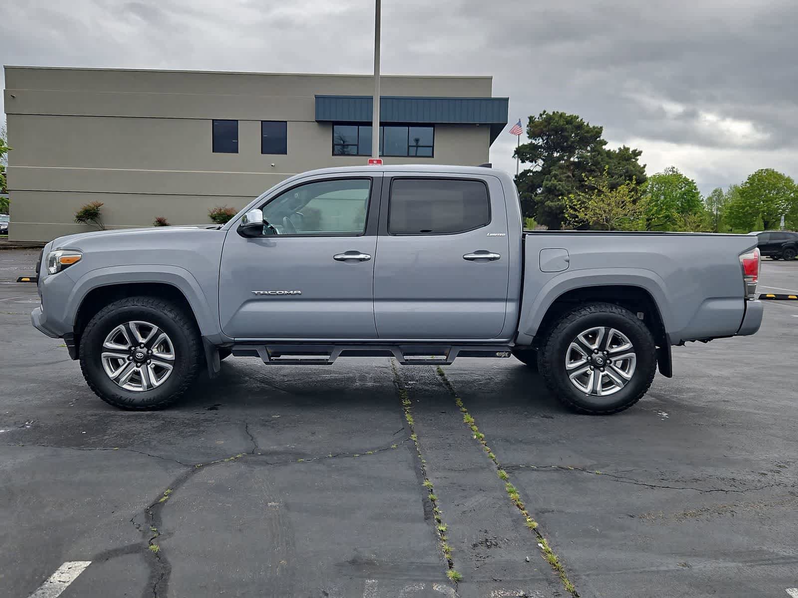 Used 2018 Toyota Tacoma Limited AWD/4WD image 3
